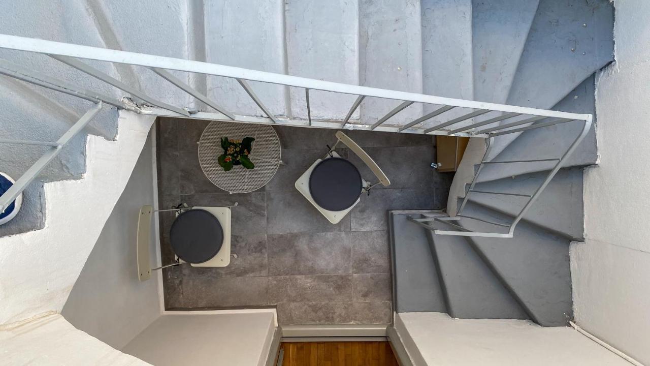 Acropolis Slow Living Apt Under The Parthenon Афины Экстерьер фото