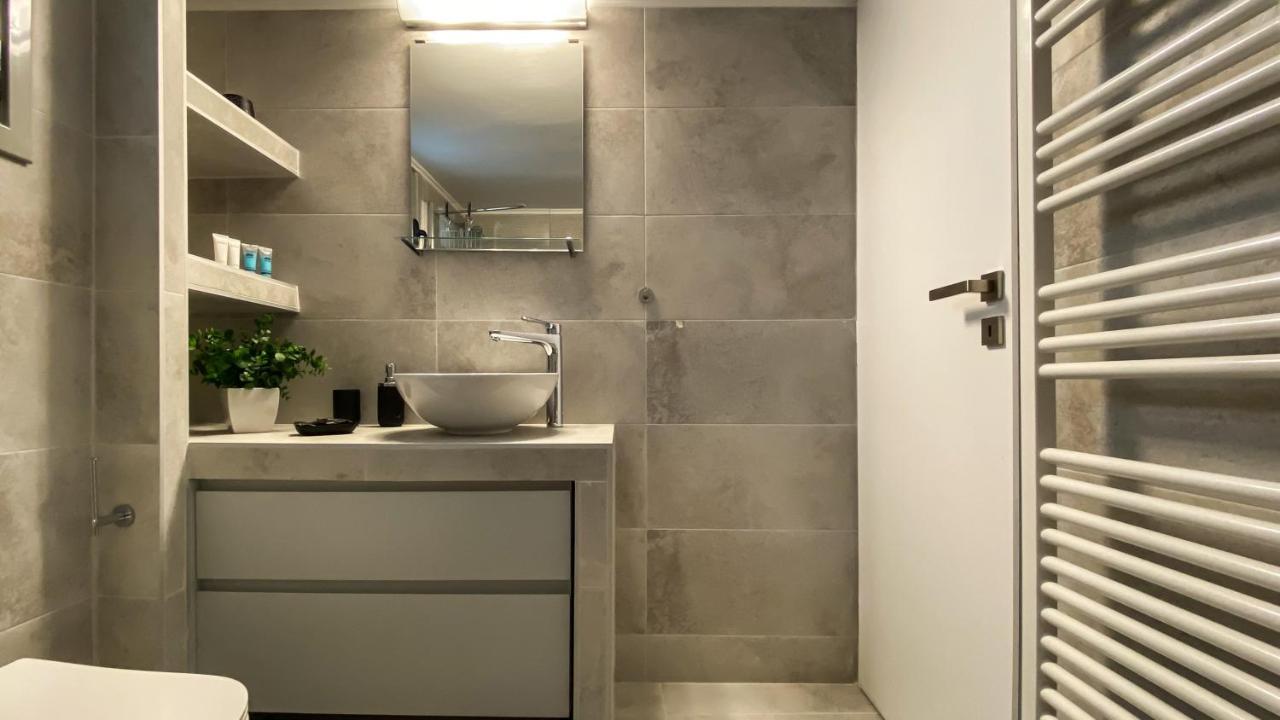 Acropolis Slow Living Apt Under The Parthenon Афины Экстерьер фото