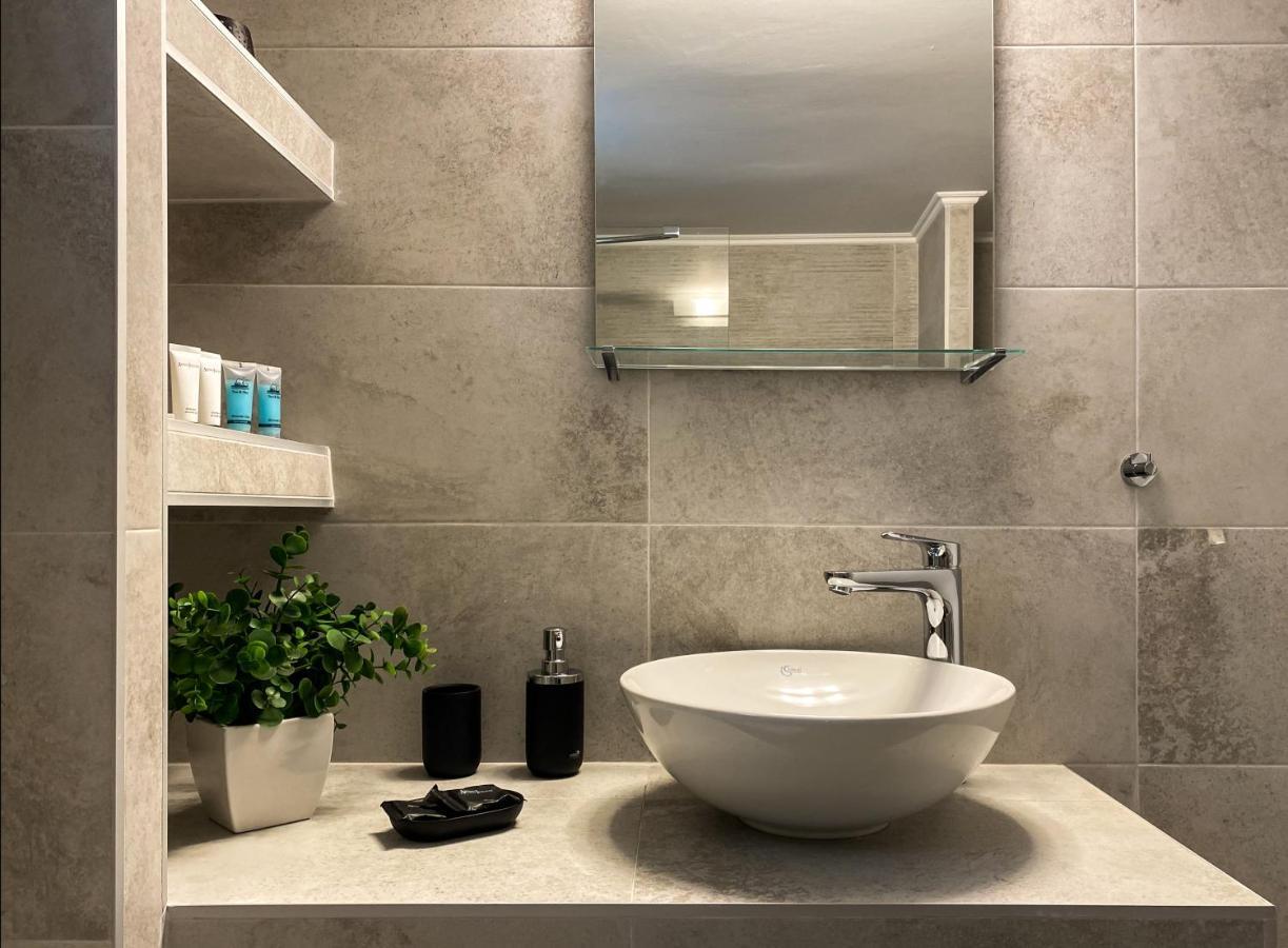 Acropolis Slow Living Apt Under The Parthenon Афины Экстерьер фото